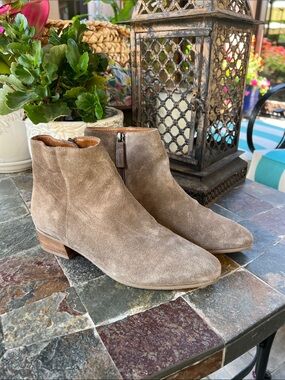 Aquatalia made in Italy Taupe Suede Ankle Boots zipper 8.5